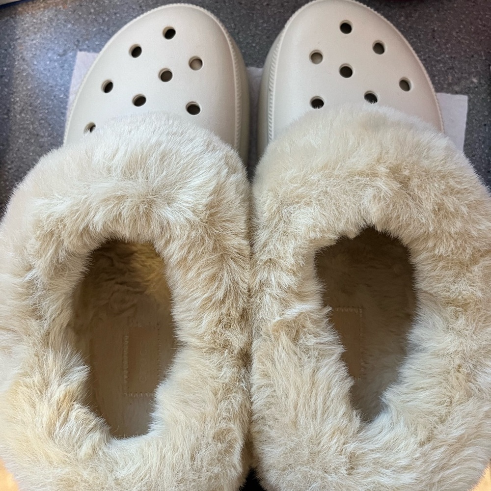 CROCS Classic Lined Clog in Cream